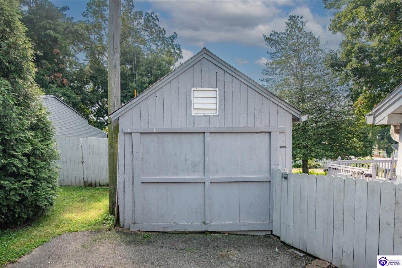 125 S Maple Street