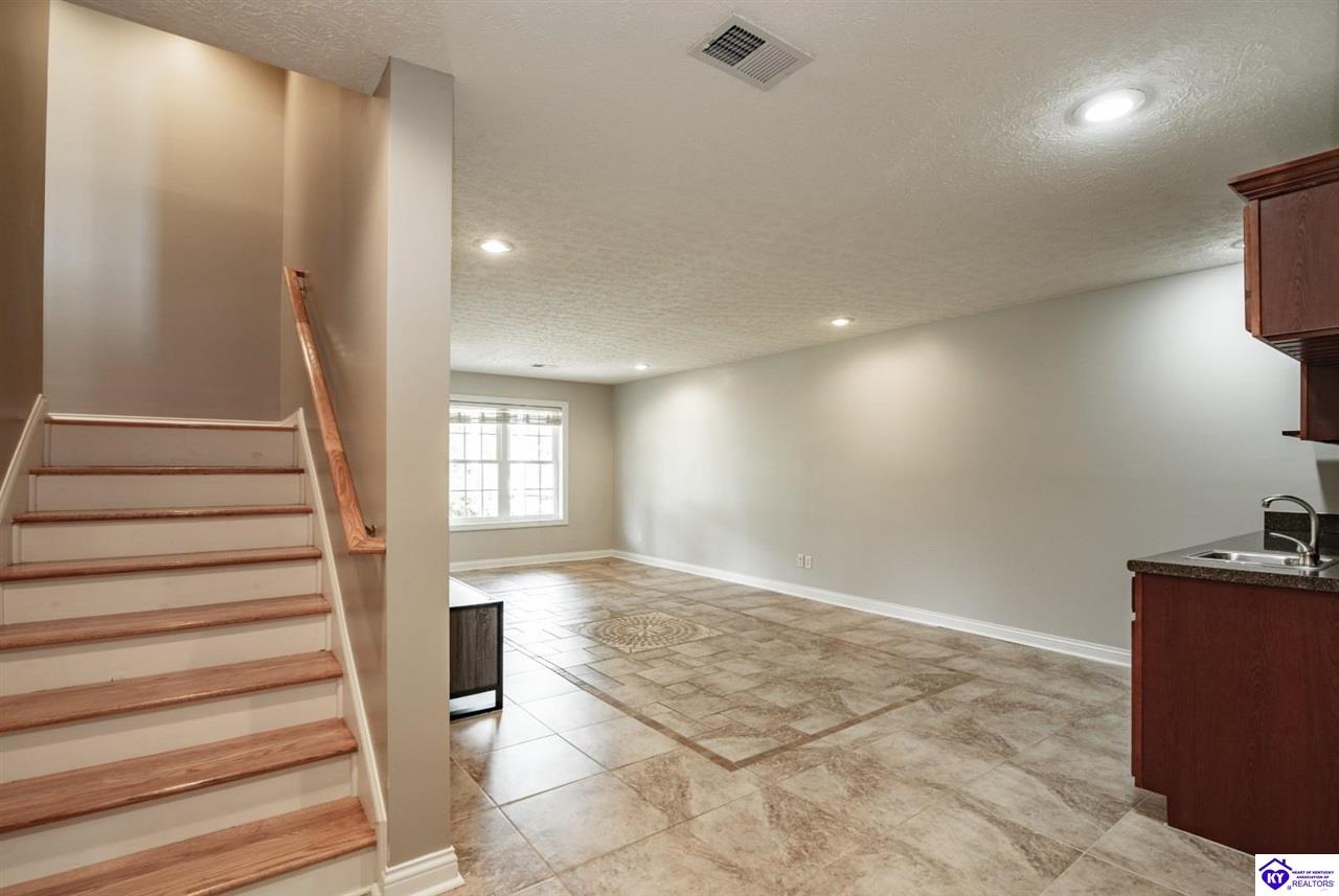 427 Deer Run Way