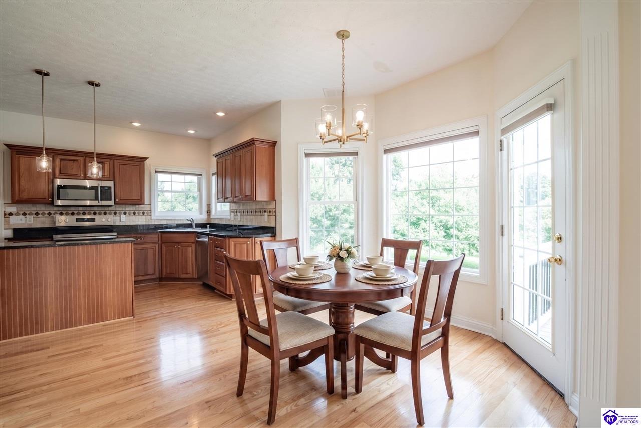 427 Deer Run Way