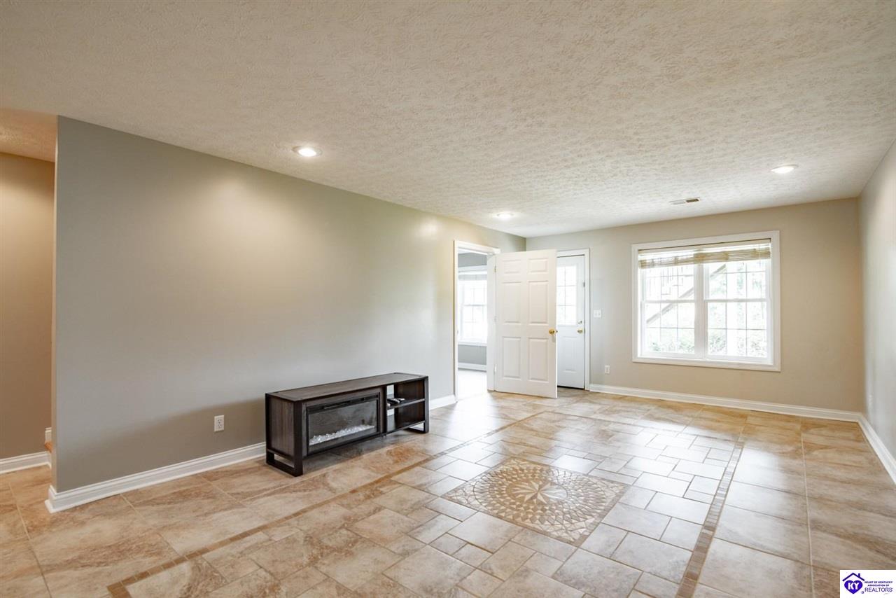 427 Deer Run Way