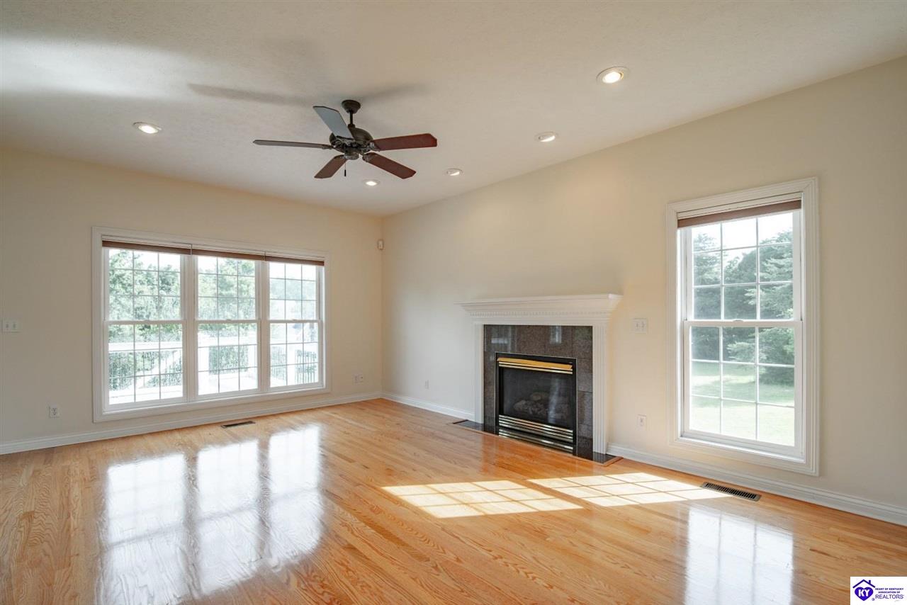 427 Deer Run Way