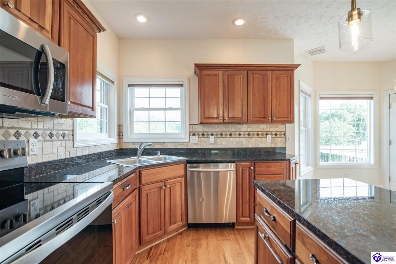 427 Deer Run Way