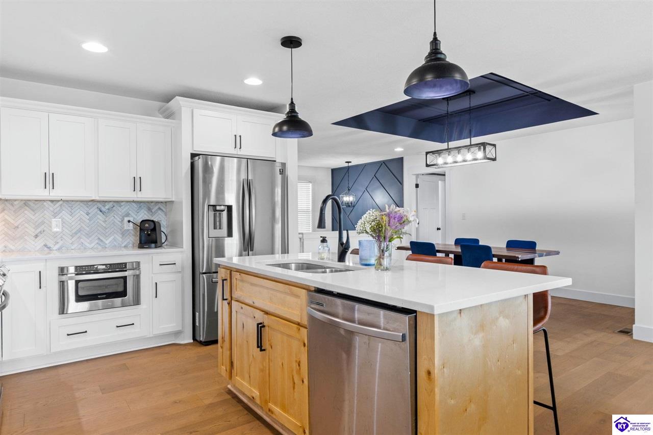 212 Elegance Way