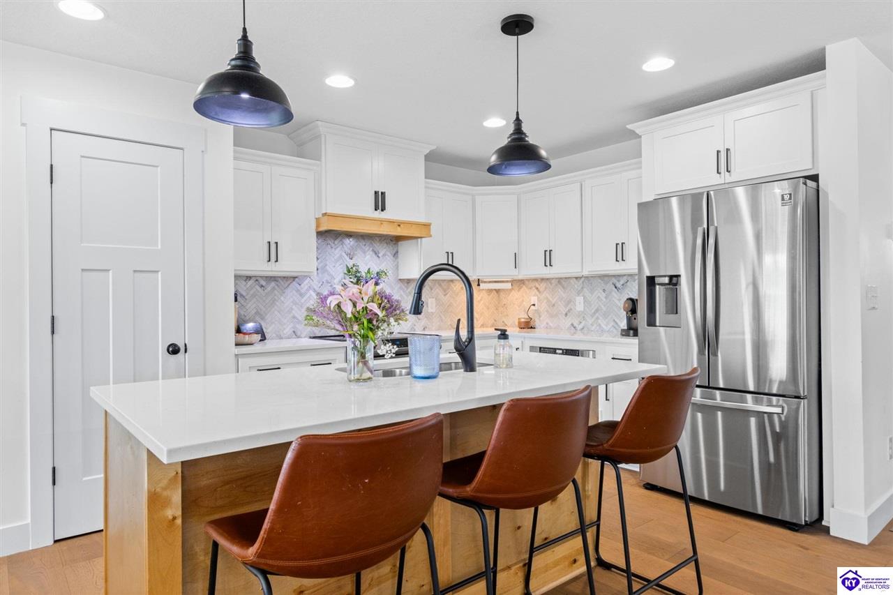 212 Elegance Way