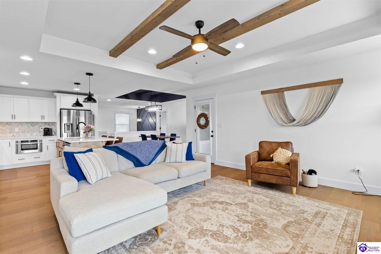 212 Elegance Way