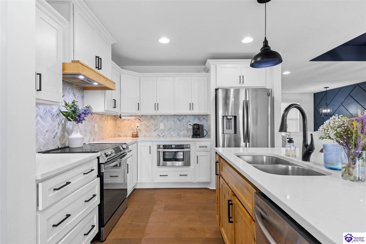 212 Elegance Way