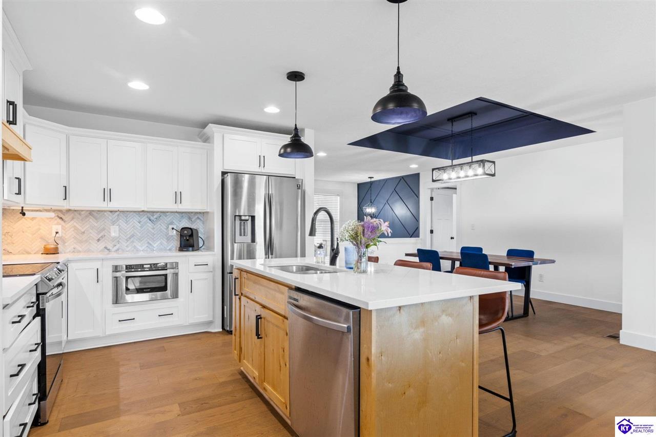 212 Elegance Way