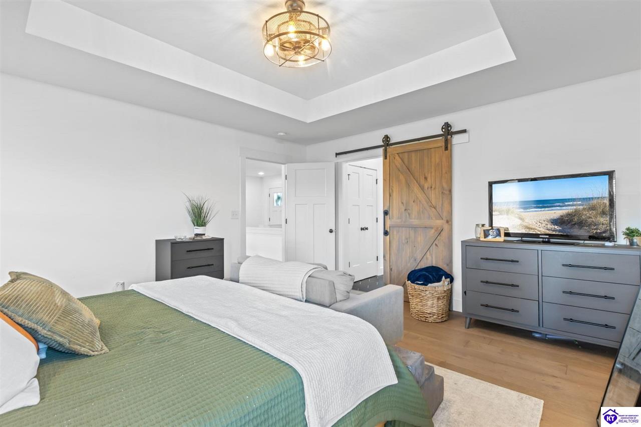 212 Elegance Way