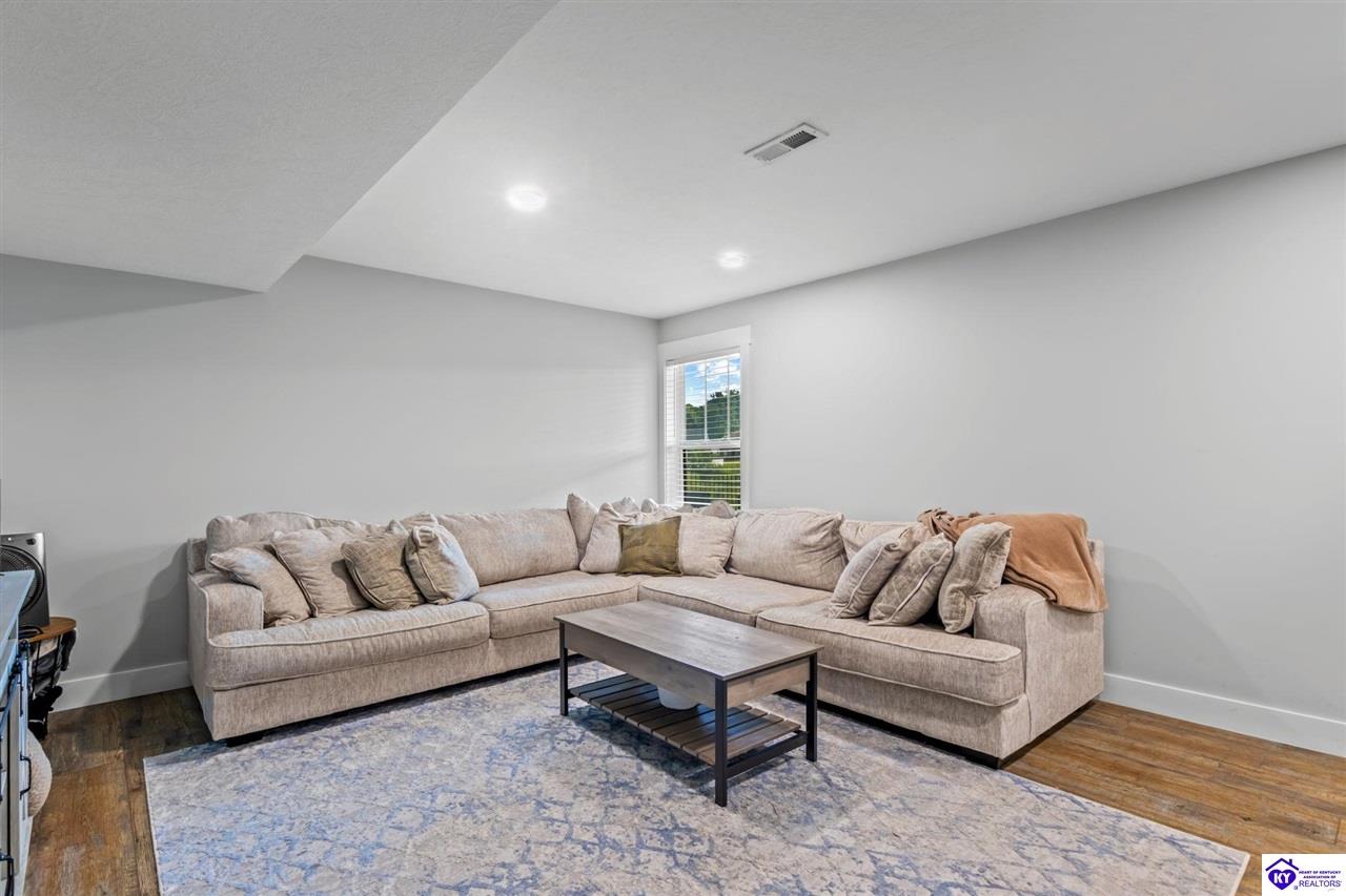 212 Elegance Way