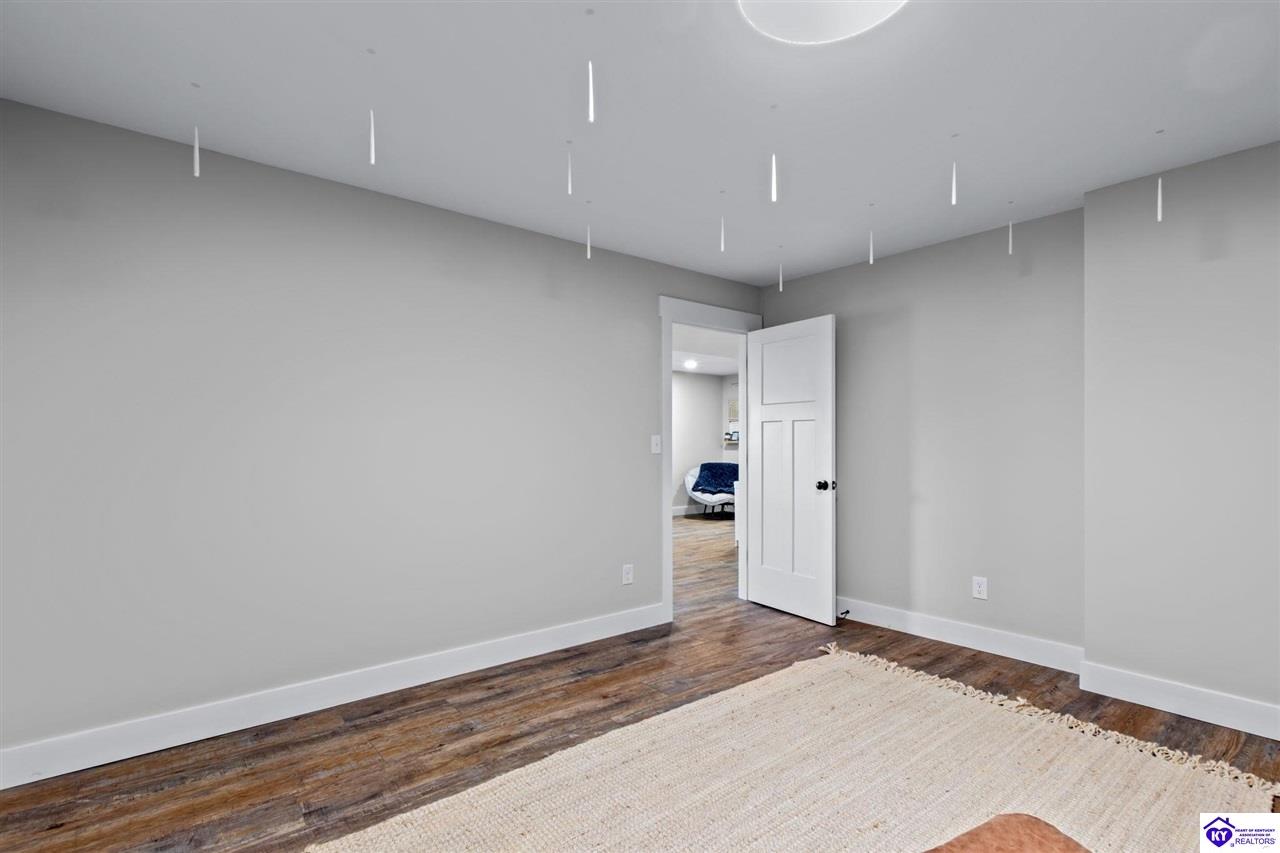 212 Elegance Way