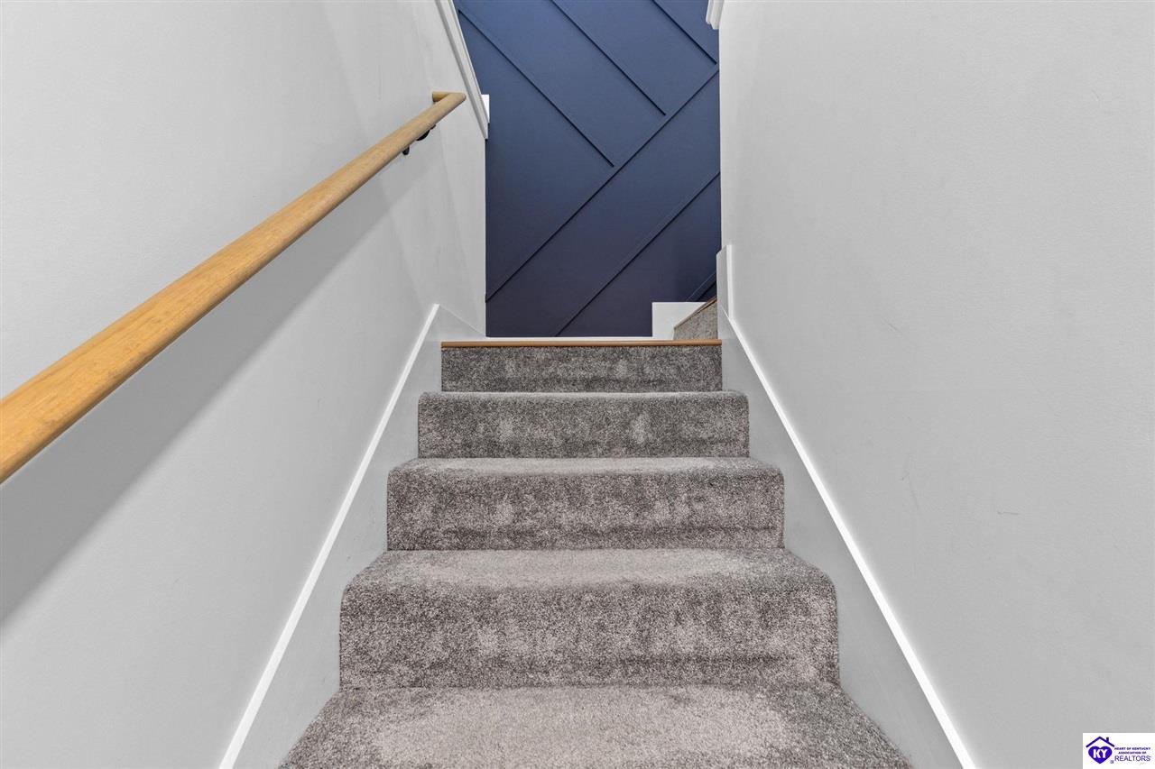 212 Elegance Way