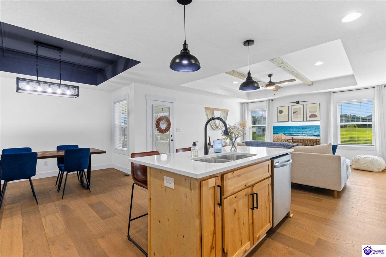 212 Elegance Way