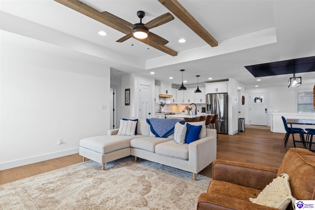 212 Elegance Way