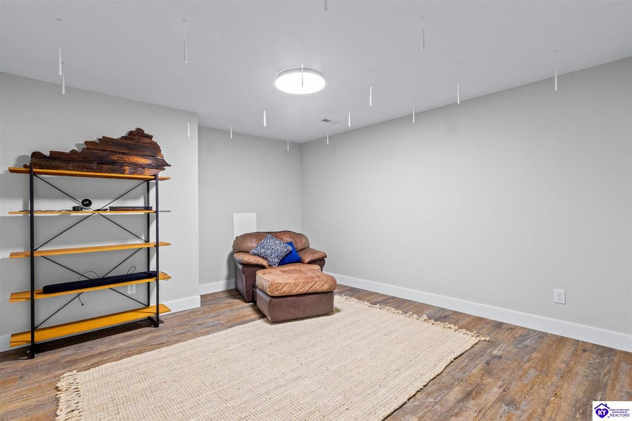 212 Elegance Way