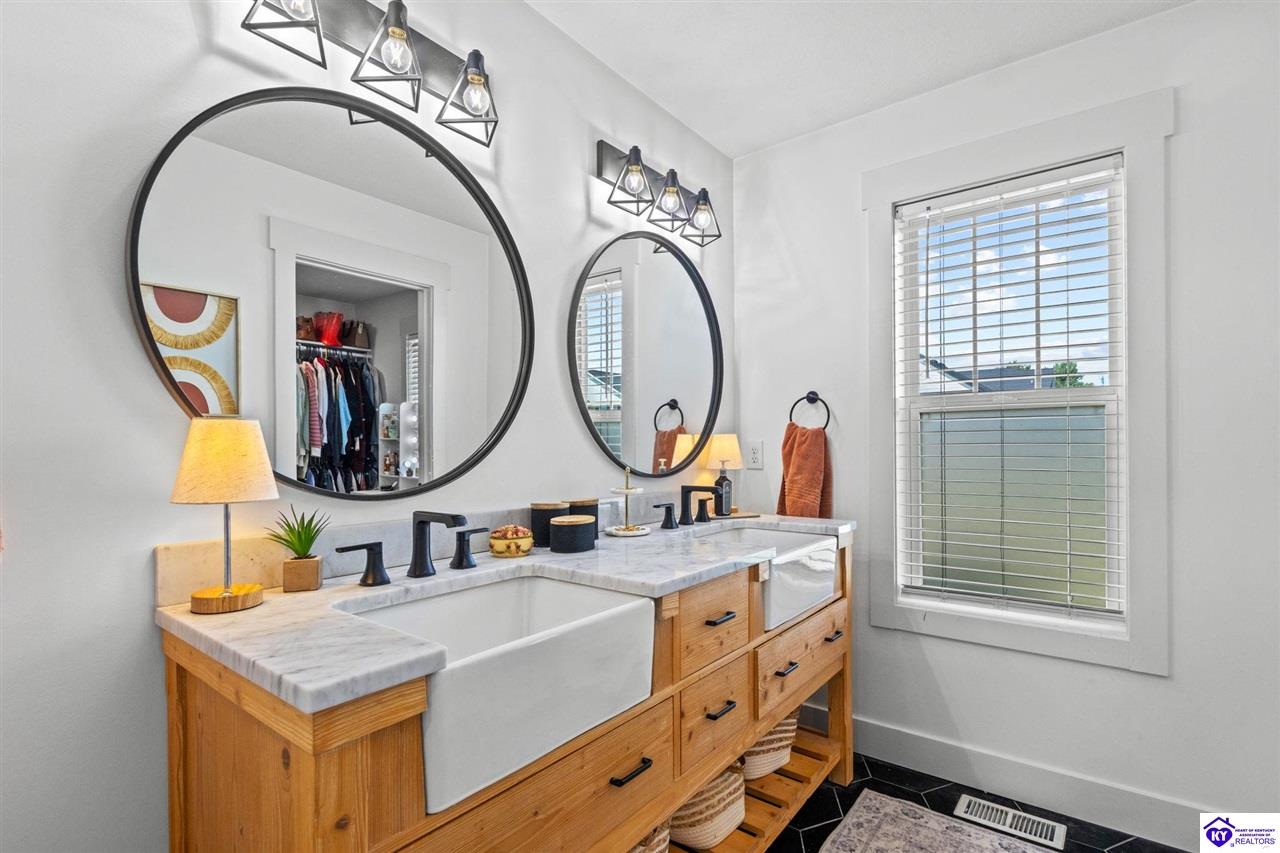 212 Elegance Way