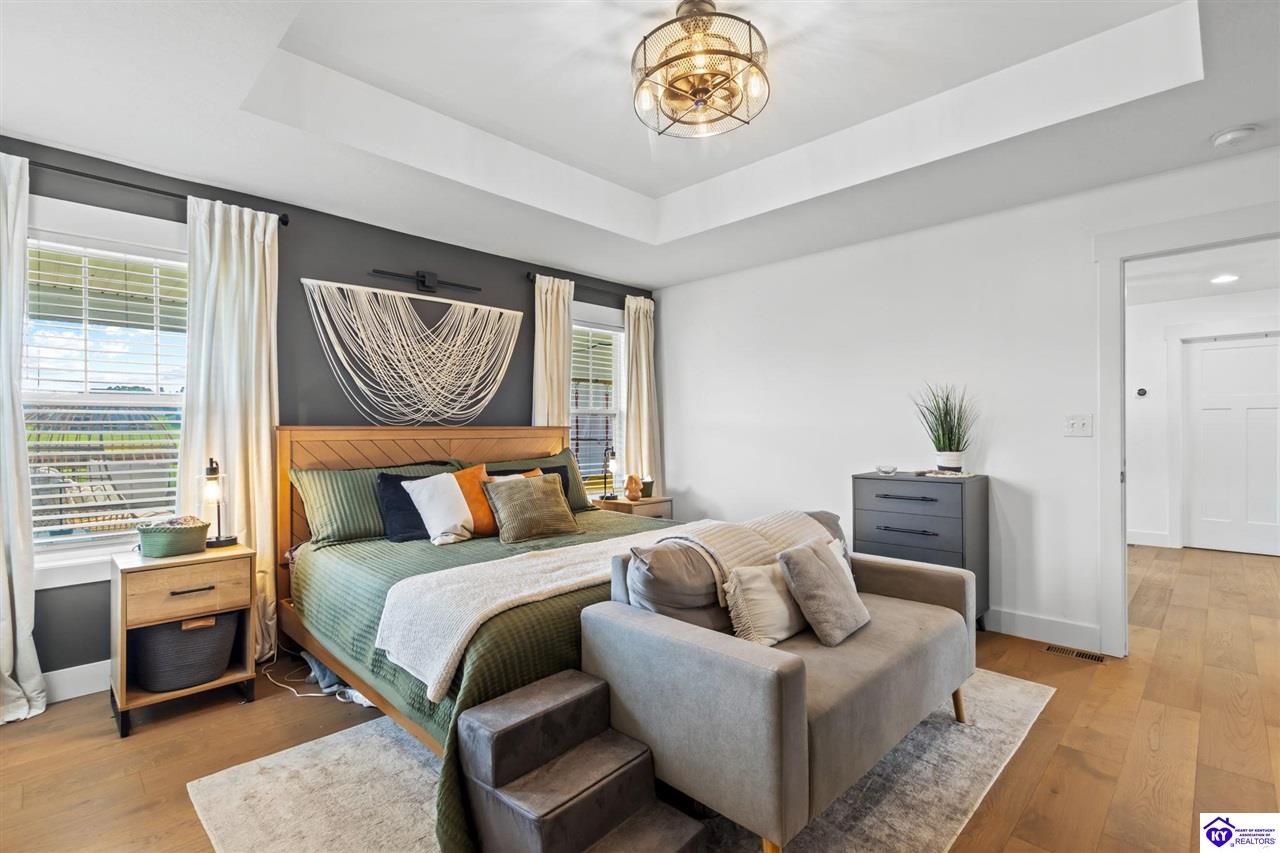 212 Elegance Way