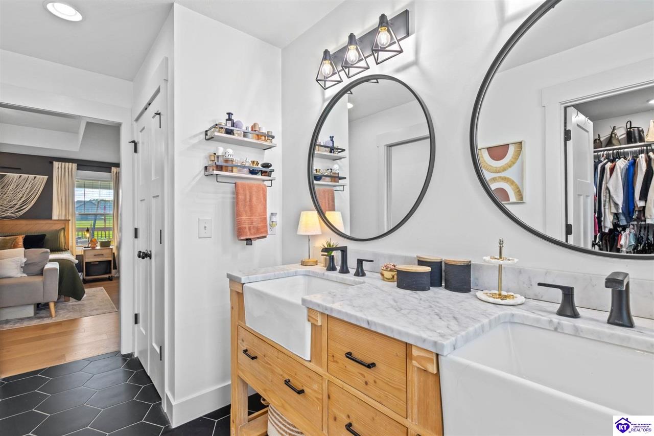 212 Elegance Way