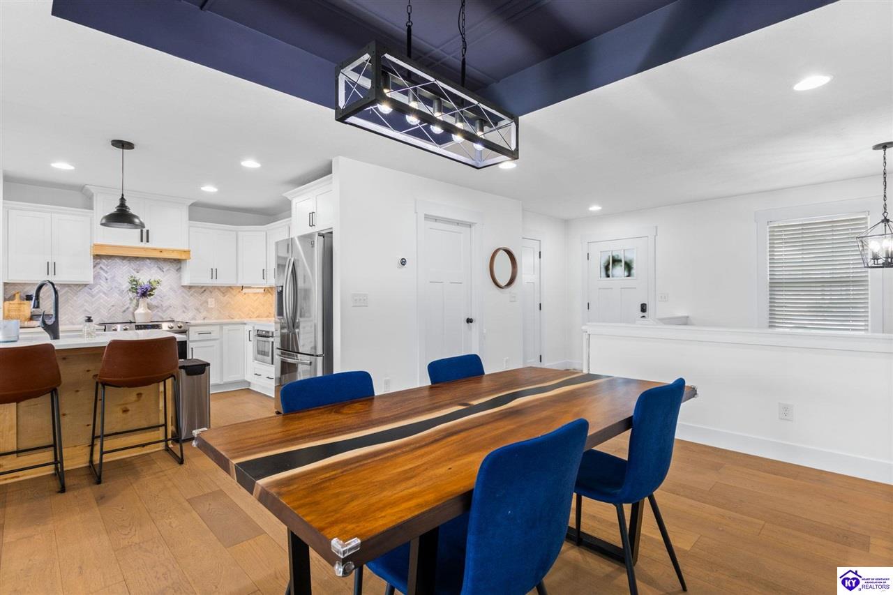 212 Elegance Way