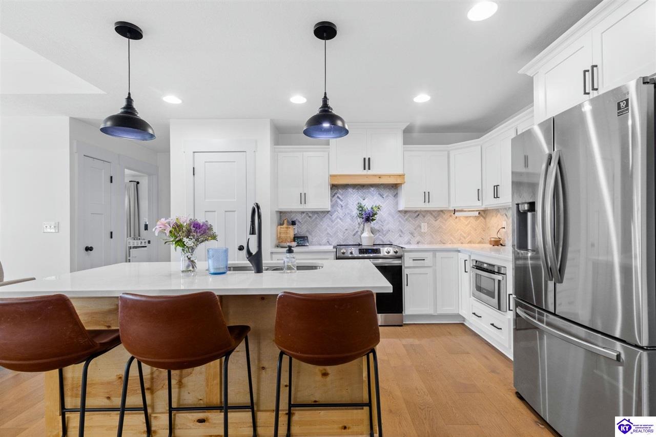 212 Elegance Way