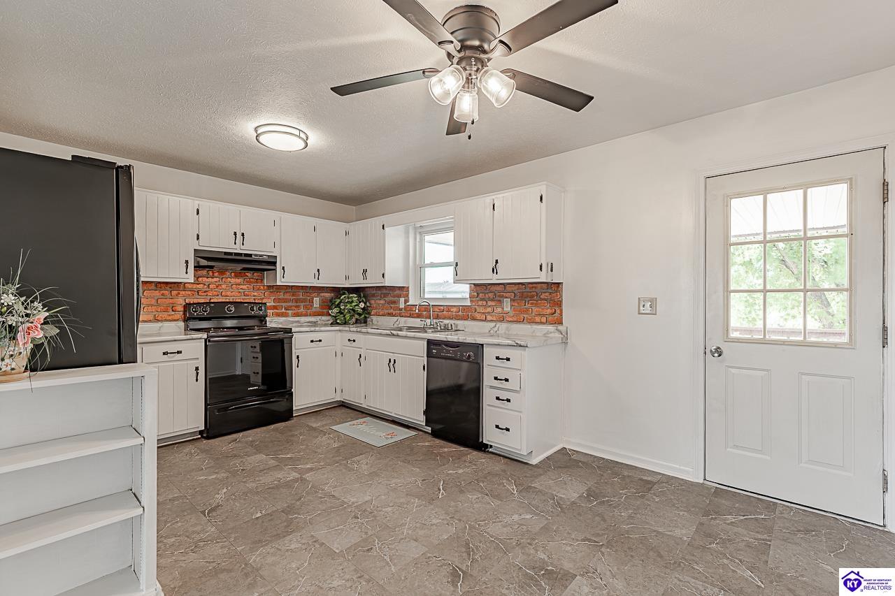 2669 N Lake Road North