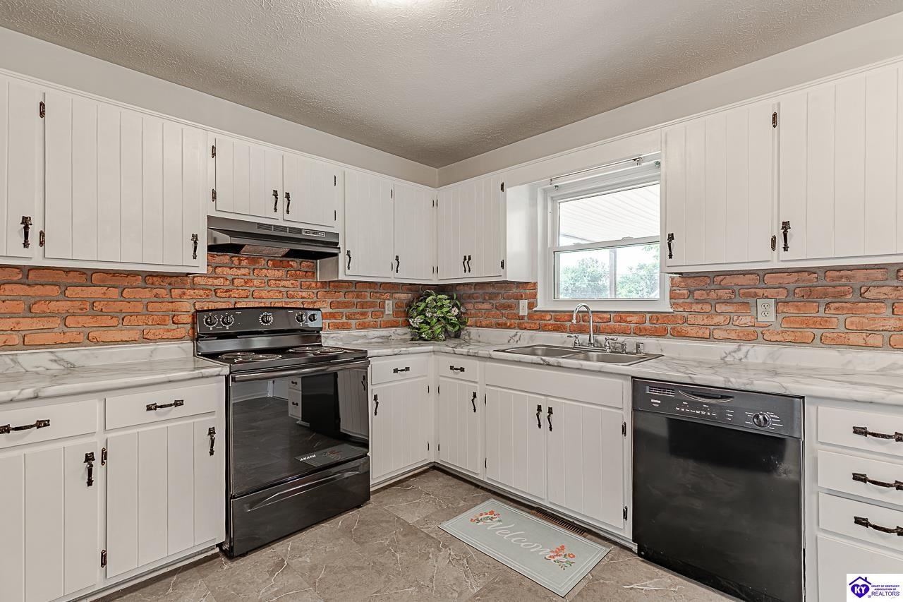 2669 N Lake Road North
