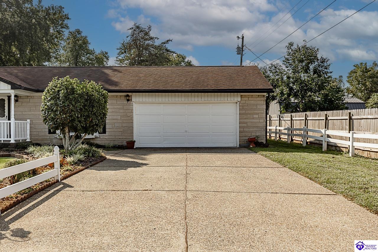 930 Robin Circle