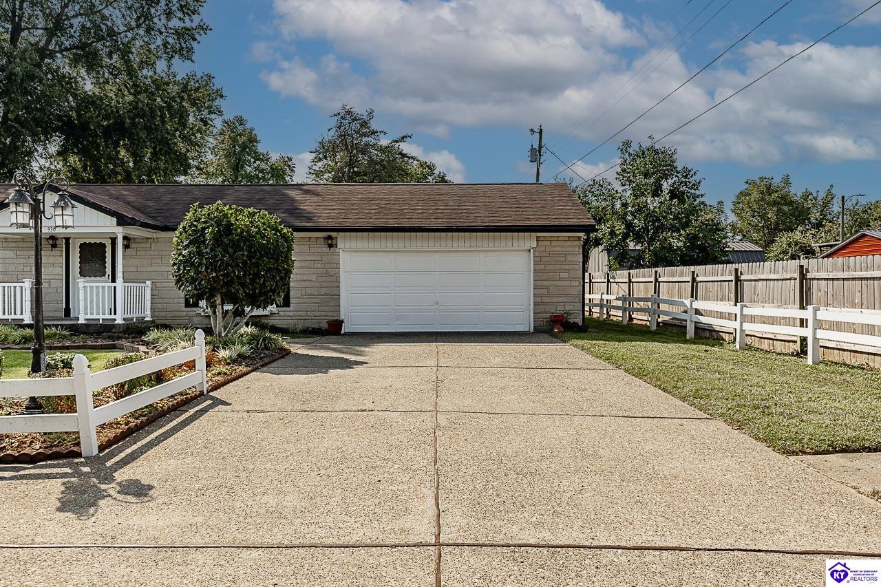 930 Robin Circle