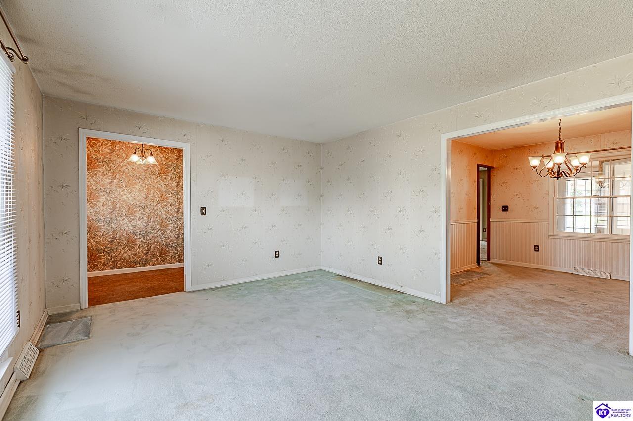 930 Robin Circle