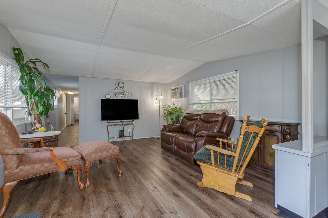 4 Clovercrest Drive