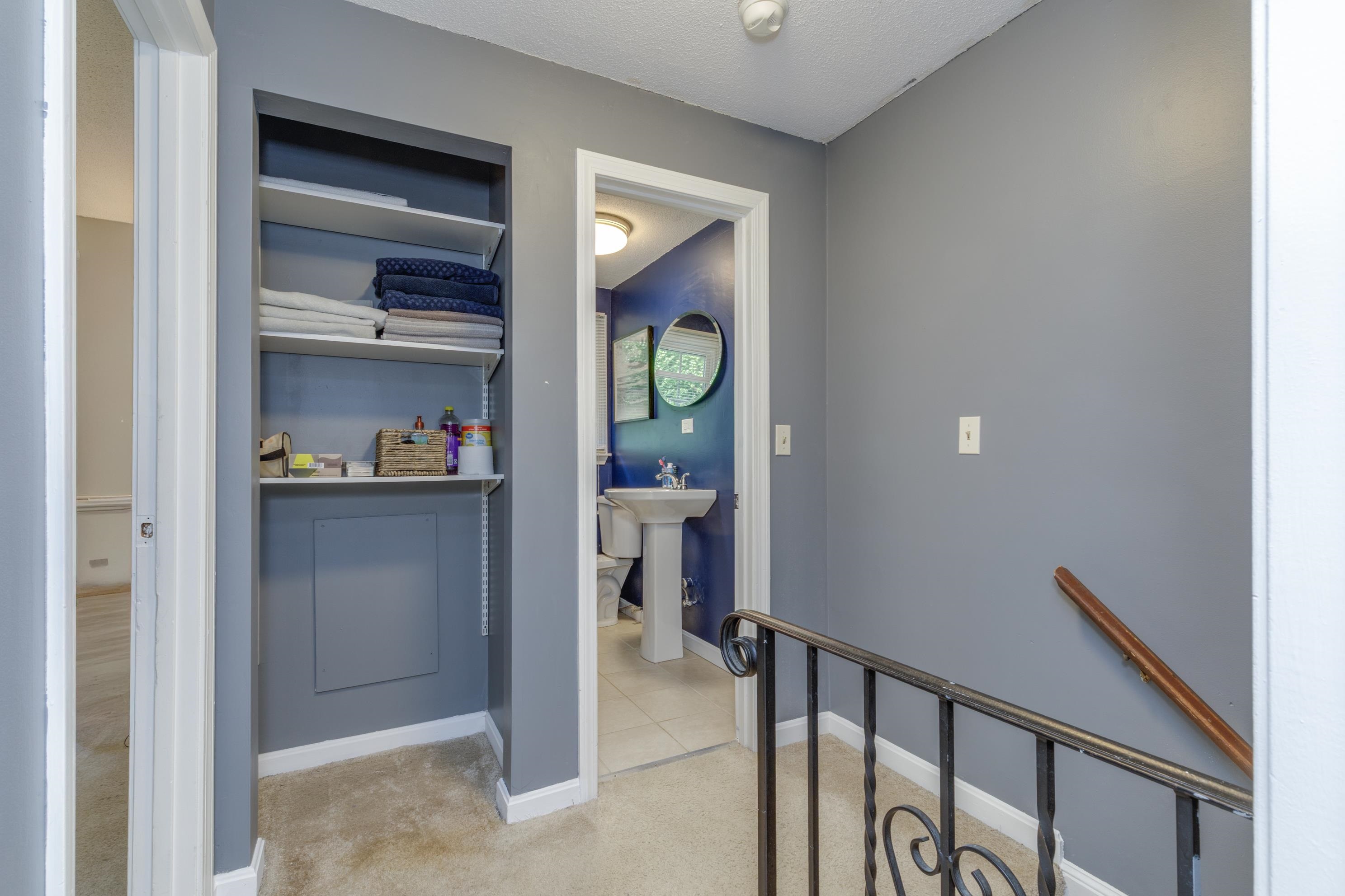8 Midridge Circle
