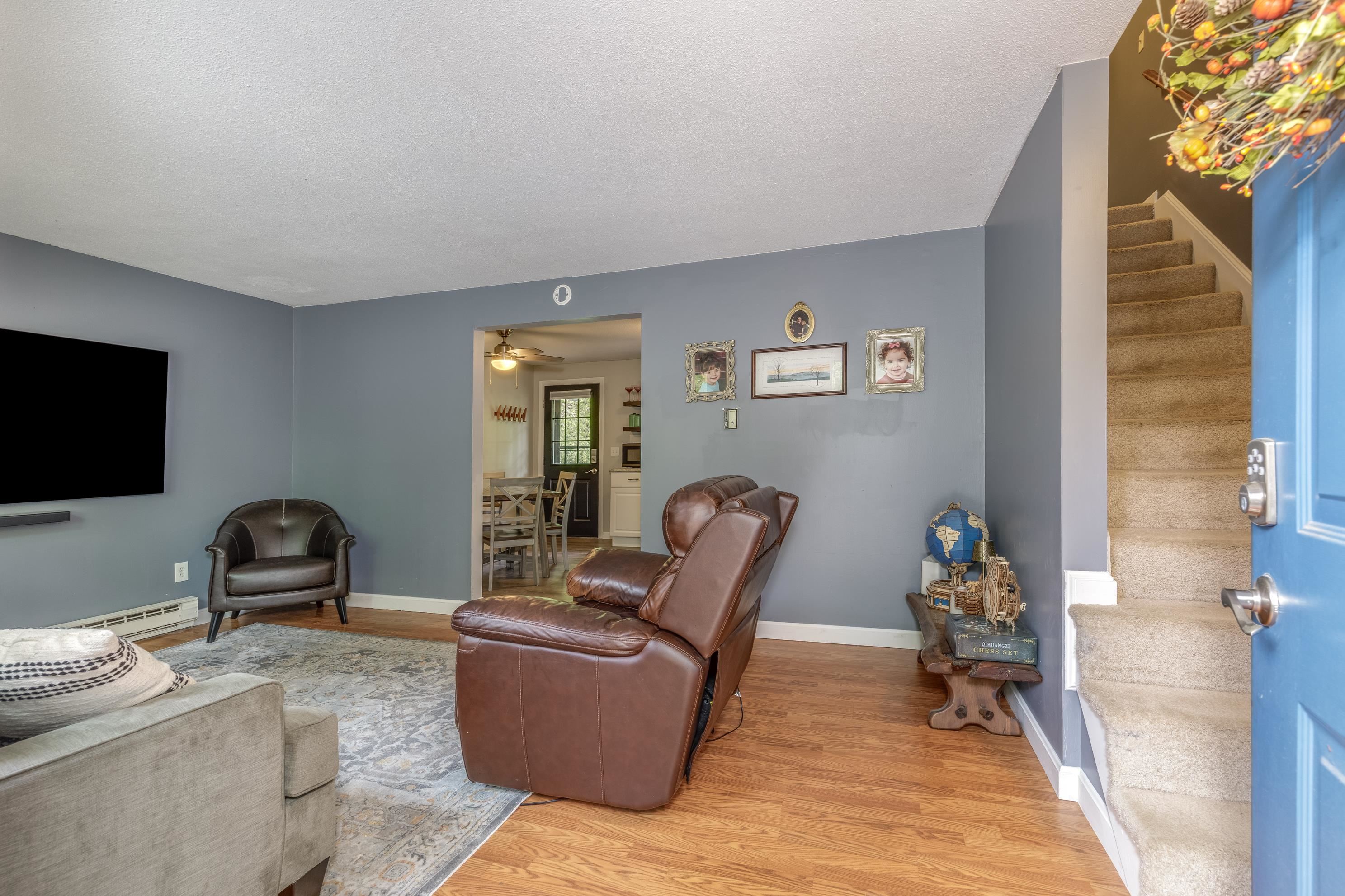 8 Midridge Circle