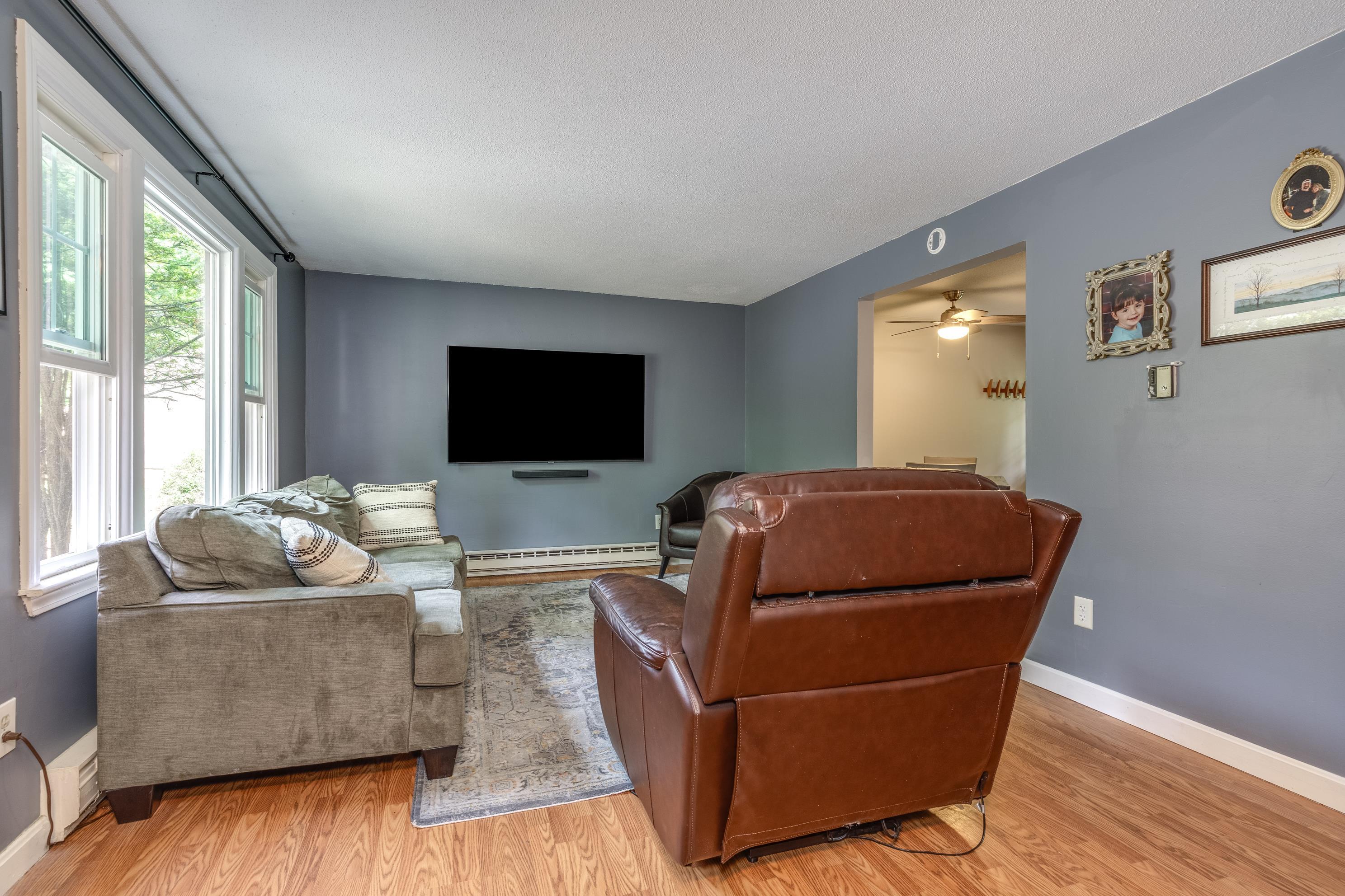 8 Midridge Circle