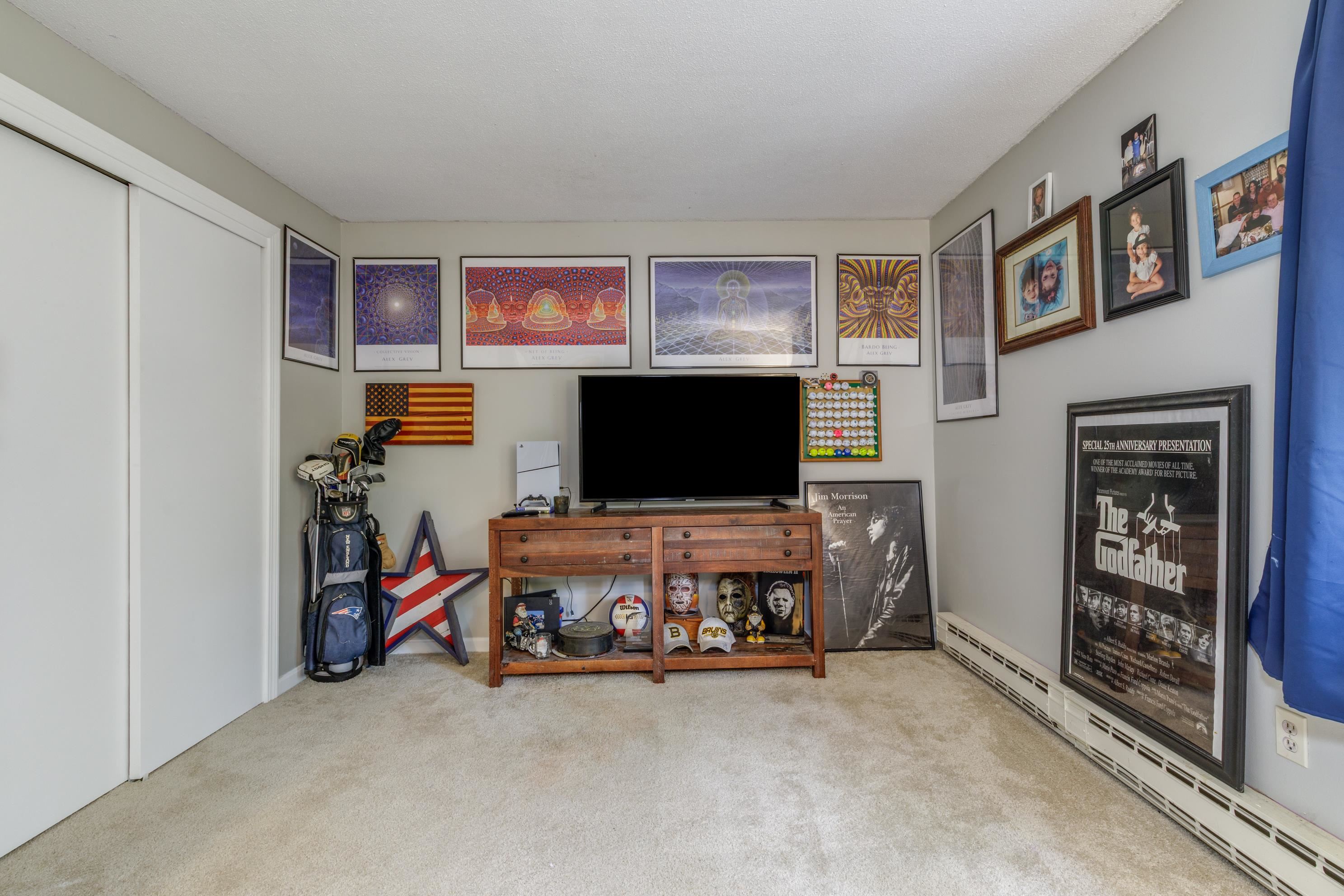 8 Midridge Circle