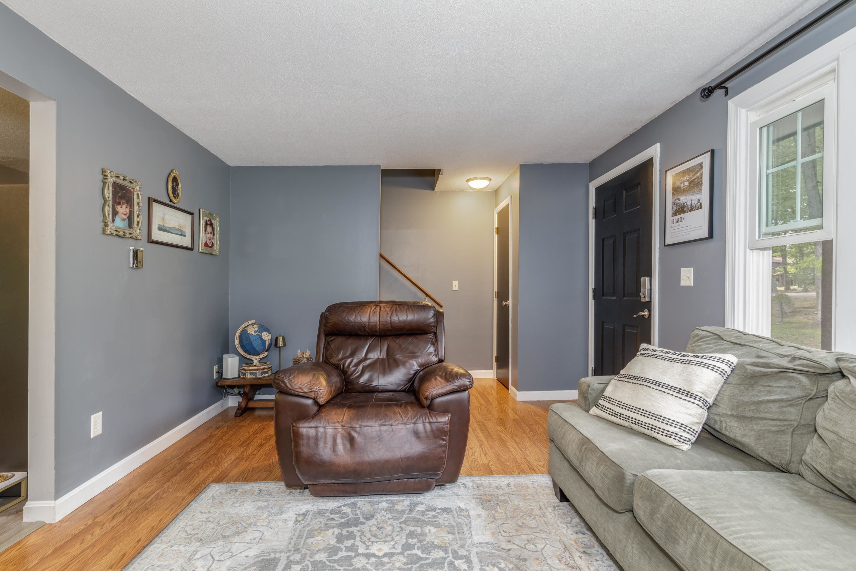 8 Midridge Circle