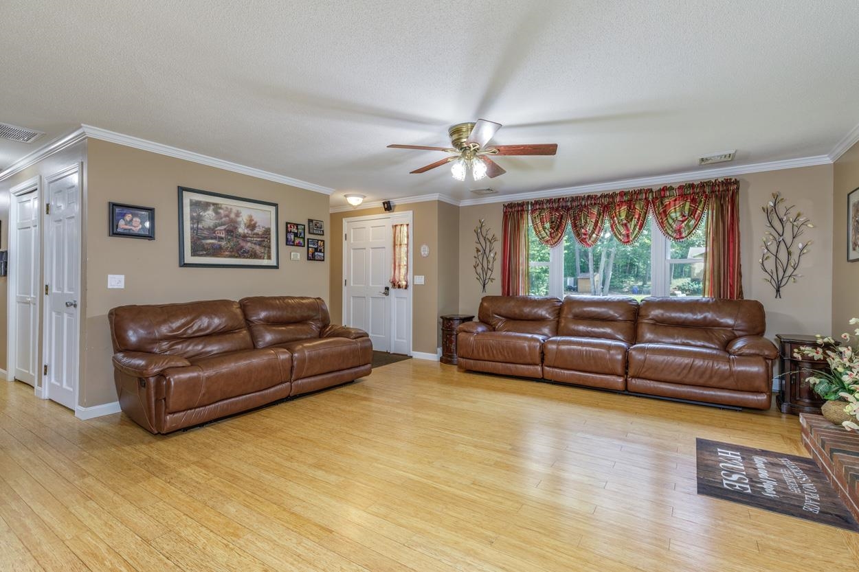 10 Mayflower Drive