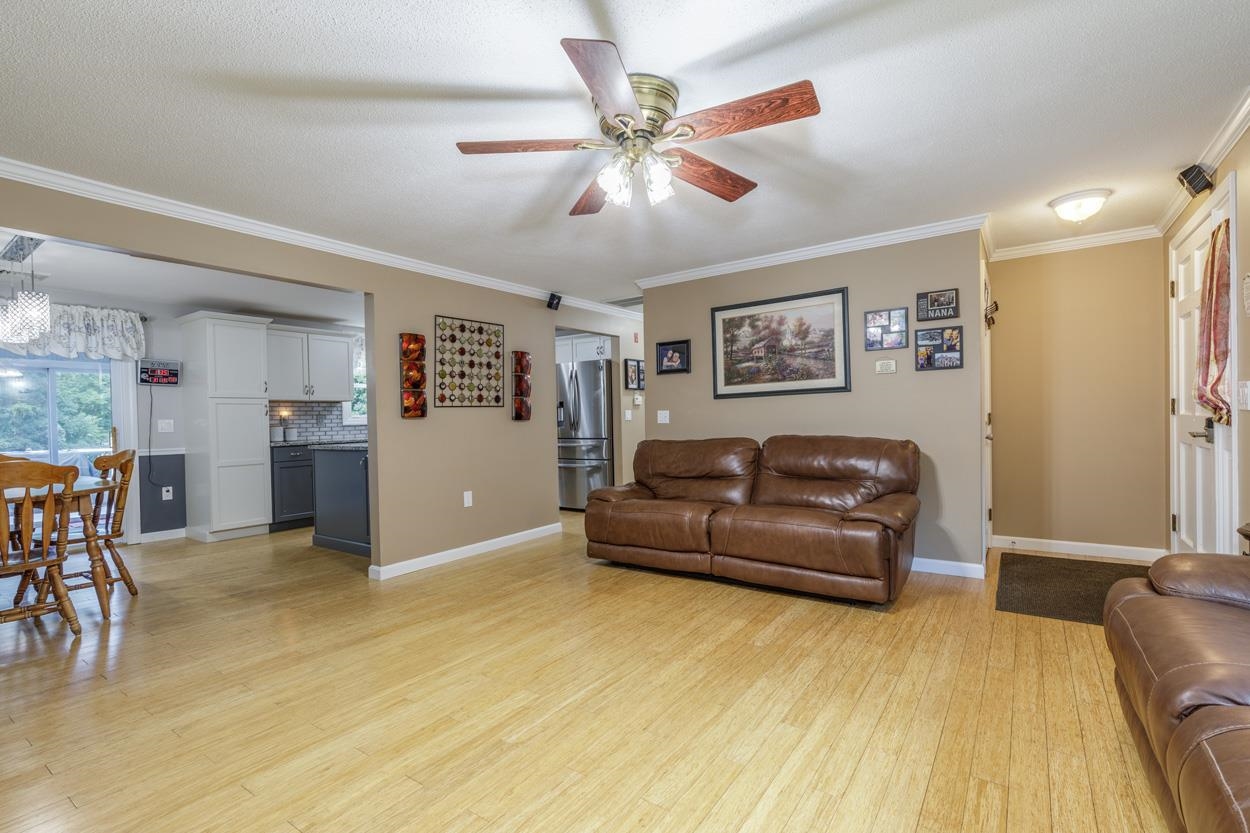 10 Mayflower Drive