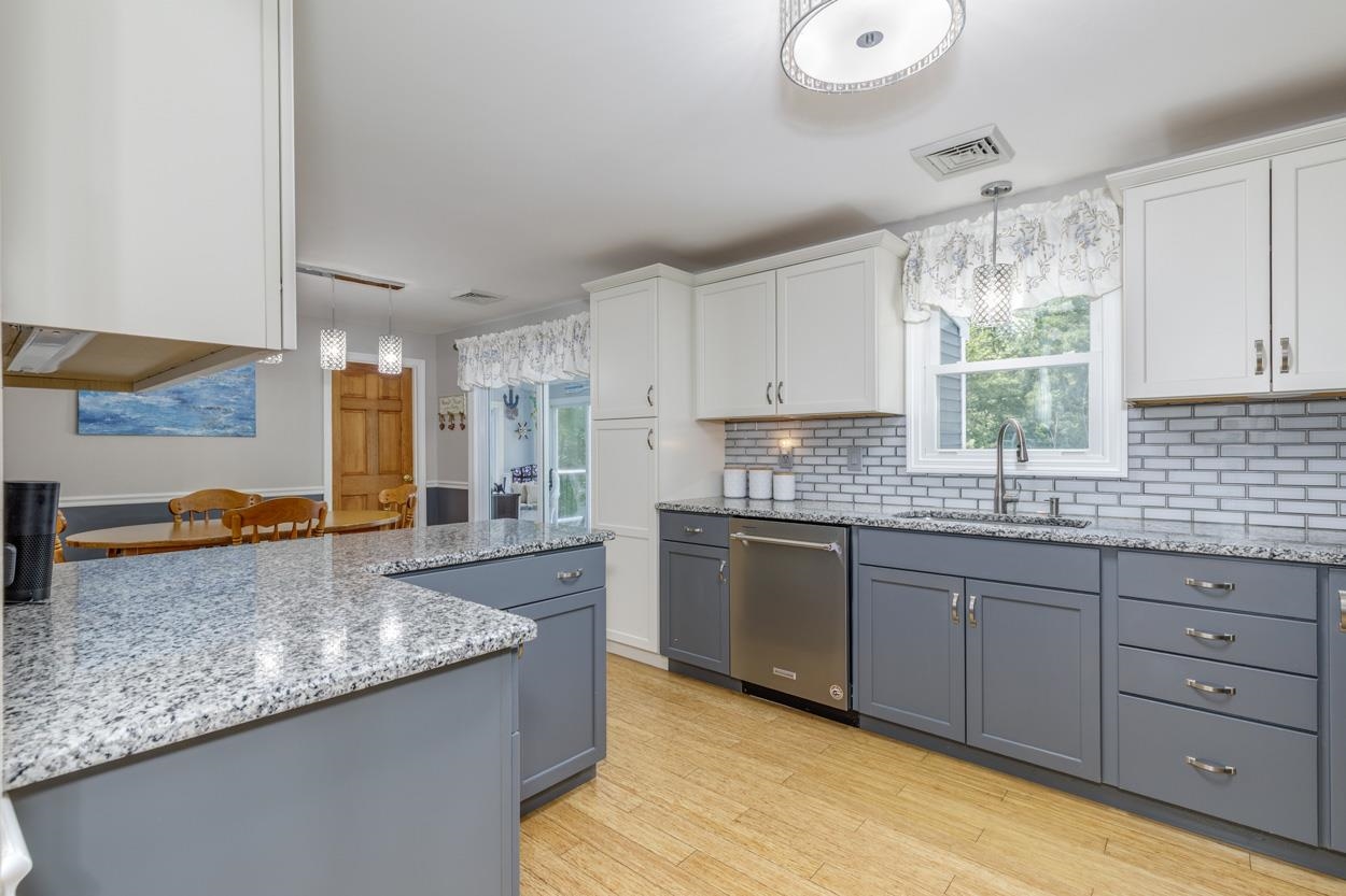 10 Mayflower Drive