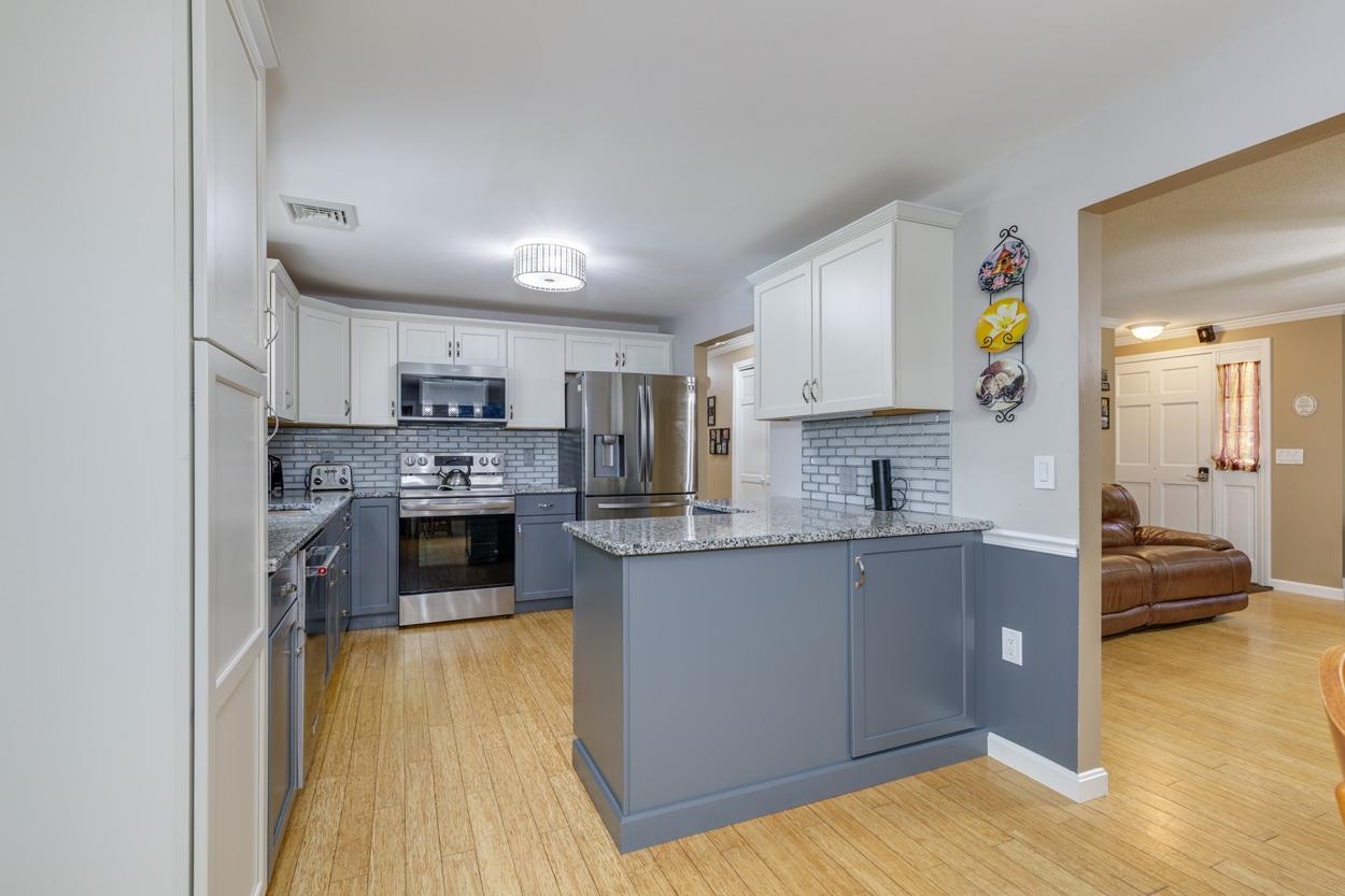 10 Mayflower Drive