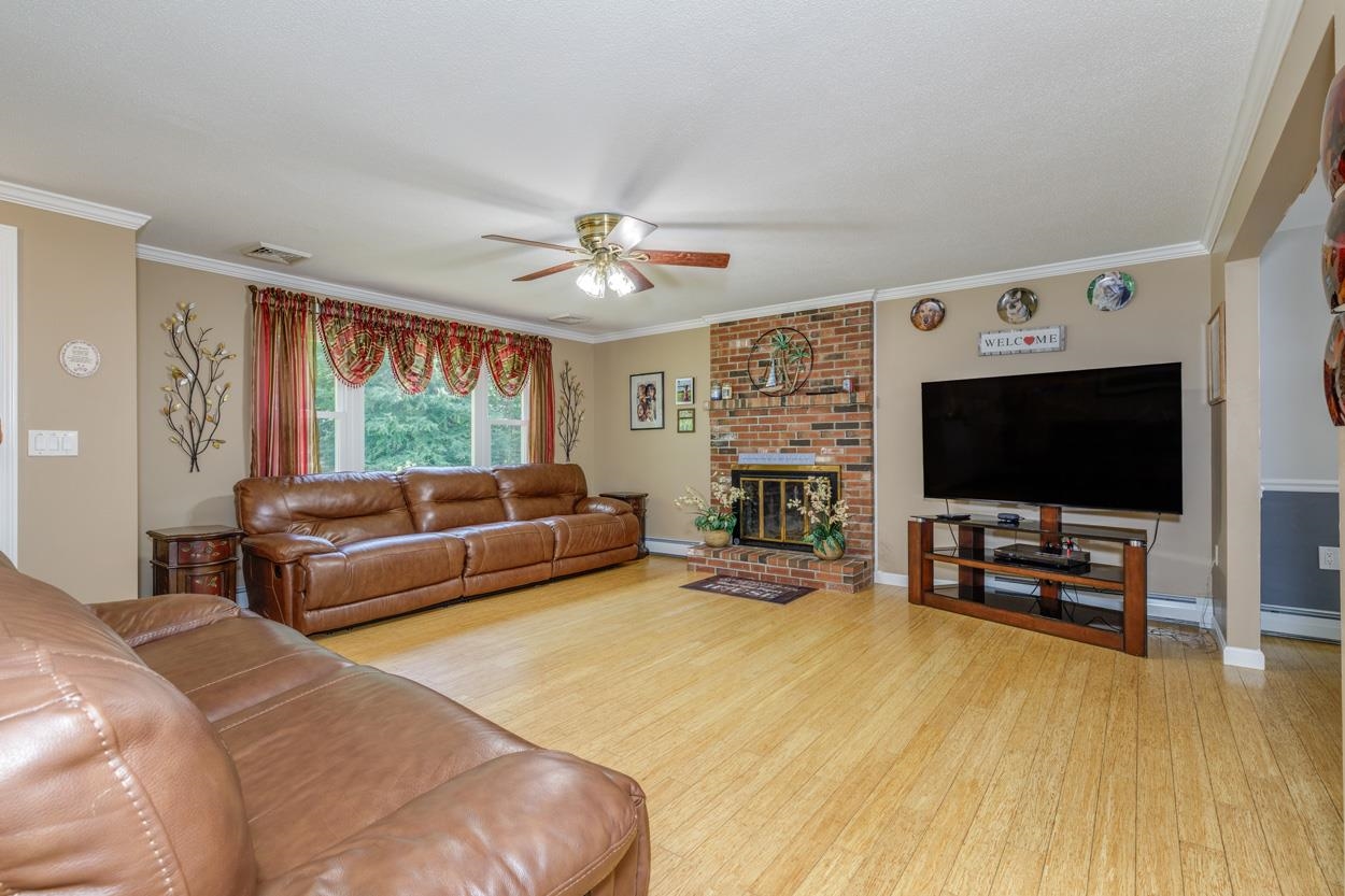 10 Mayflower Drive
