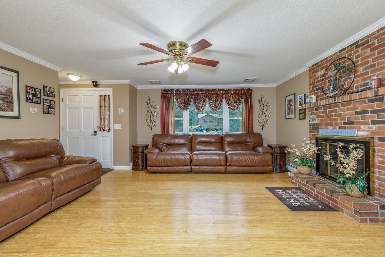 10 Mayflower Drive
