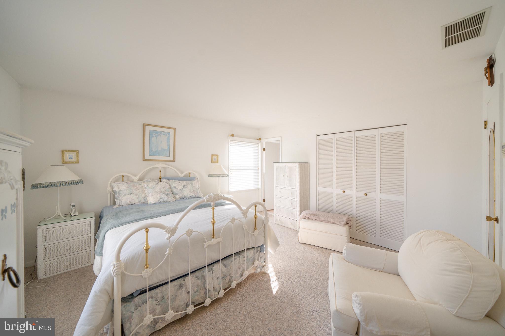 4 TRAVERS PLACE