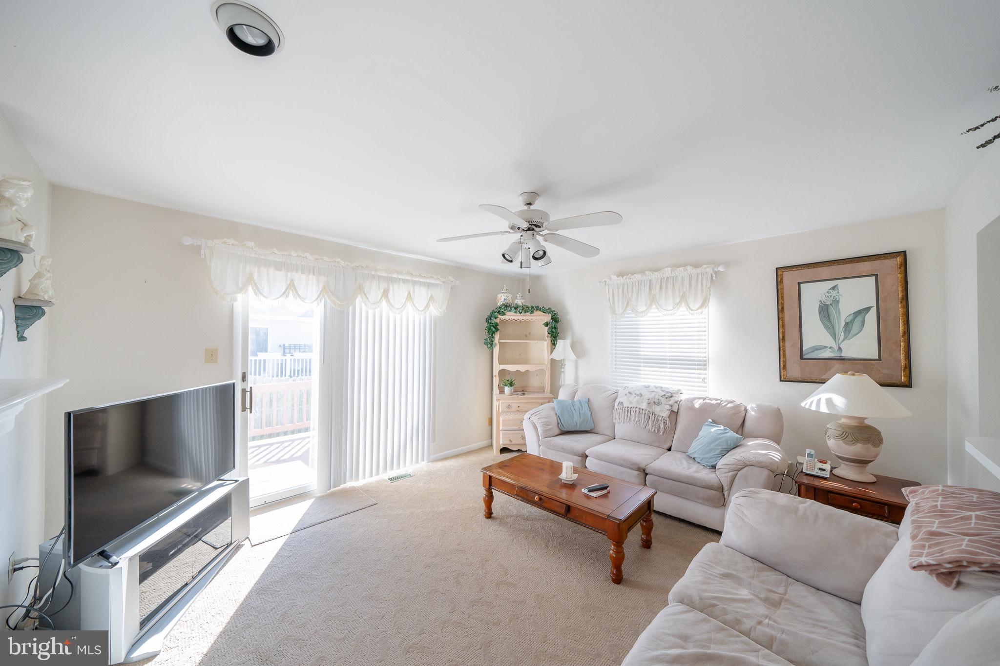4 TRAVERS PLACE