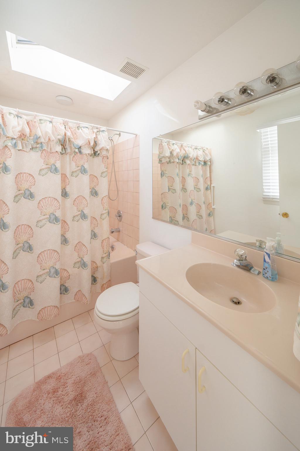 4 TRAVERS PLACE