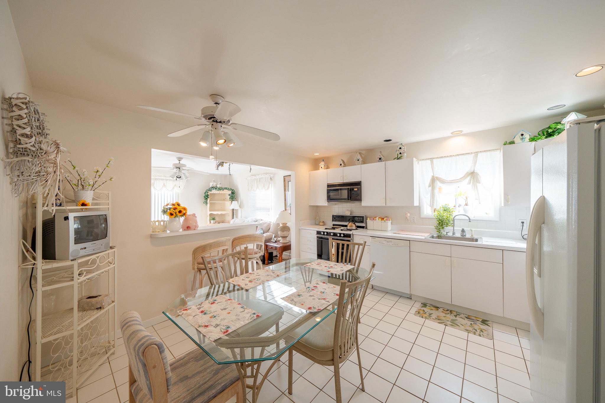 4 TRAVERS PLACE