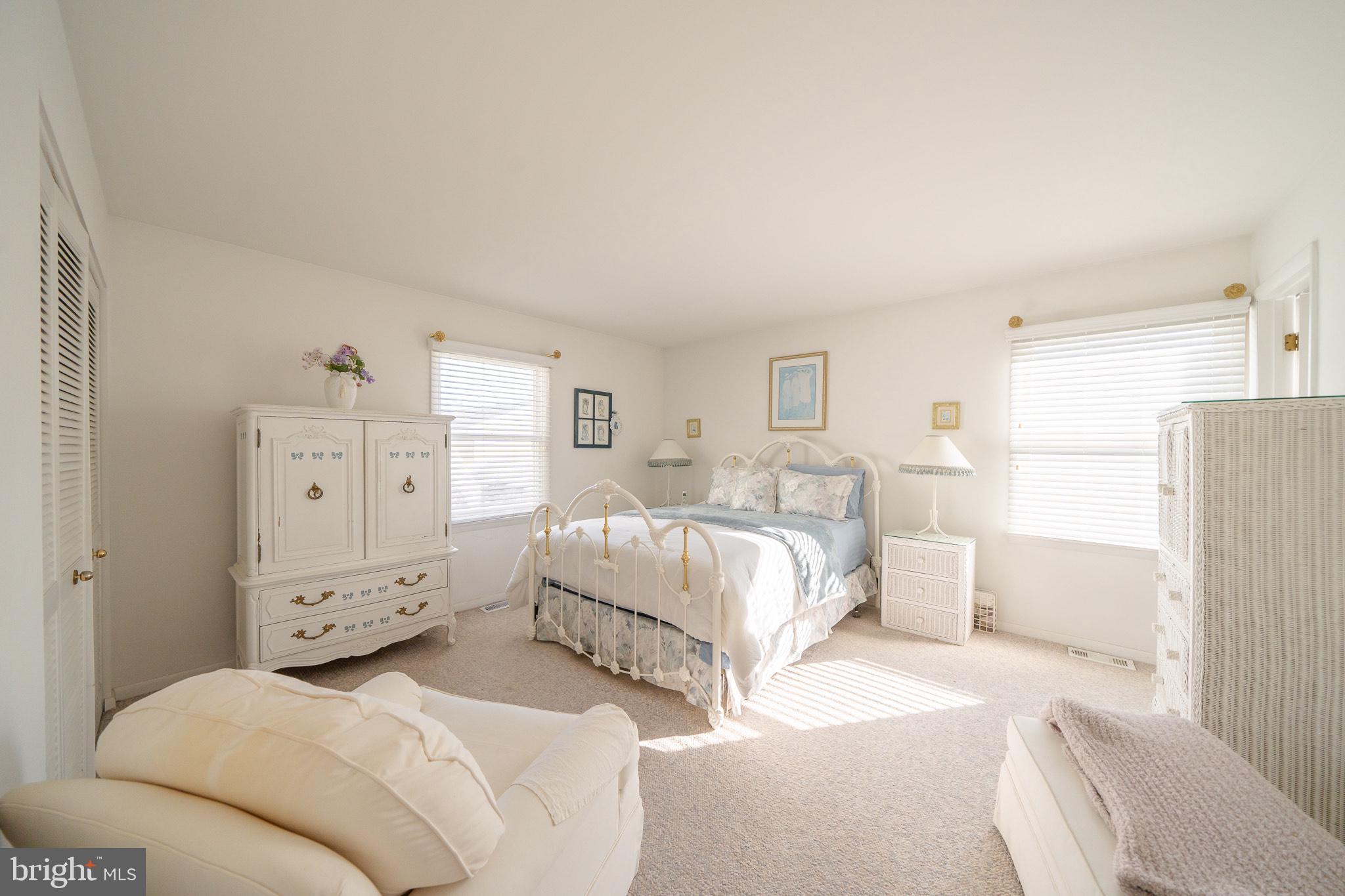 4 TRAVERS PLACE
