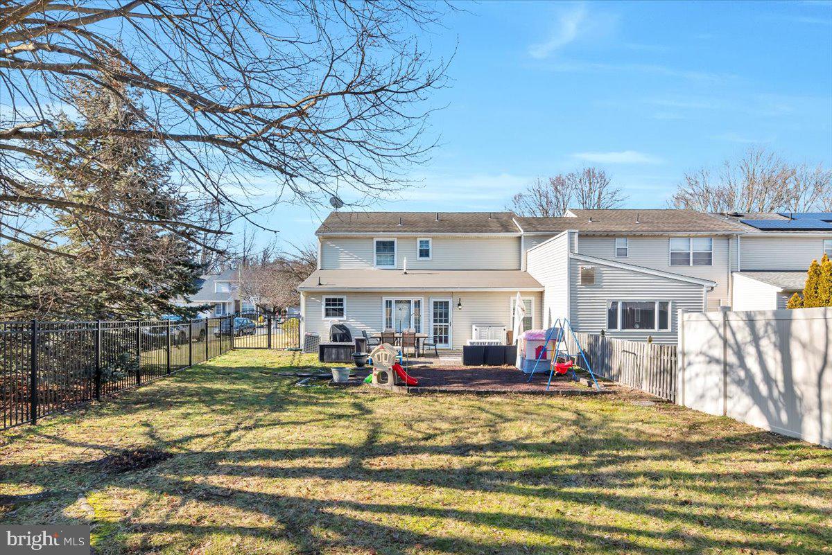 101 Stratton Ln
