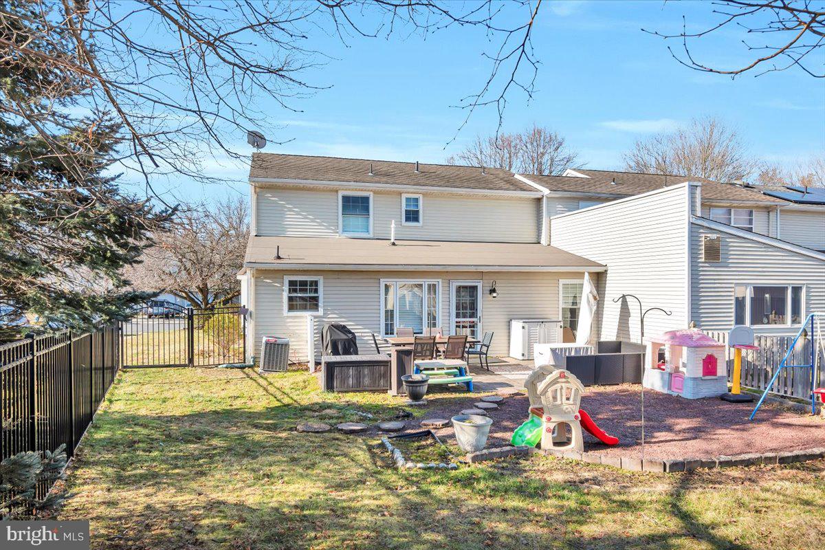 101 Stratton Ln
