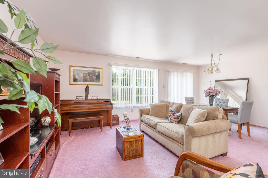 28 Theo Ct