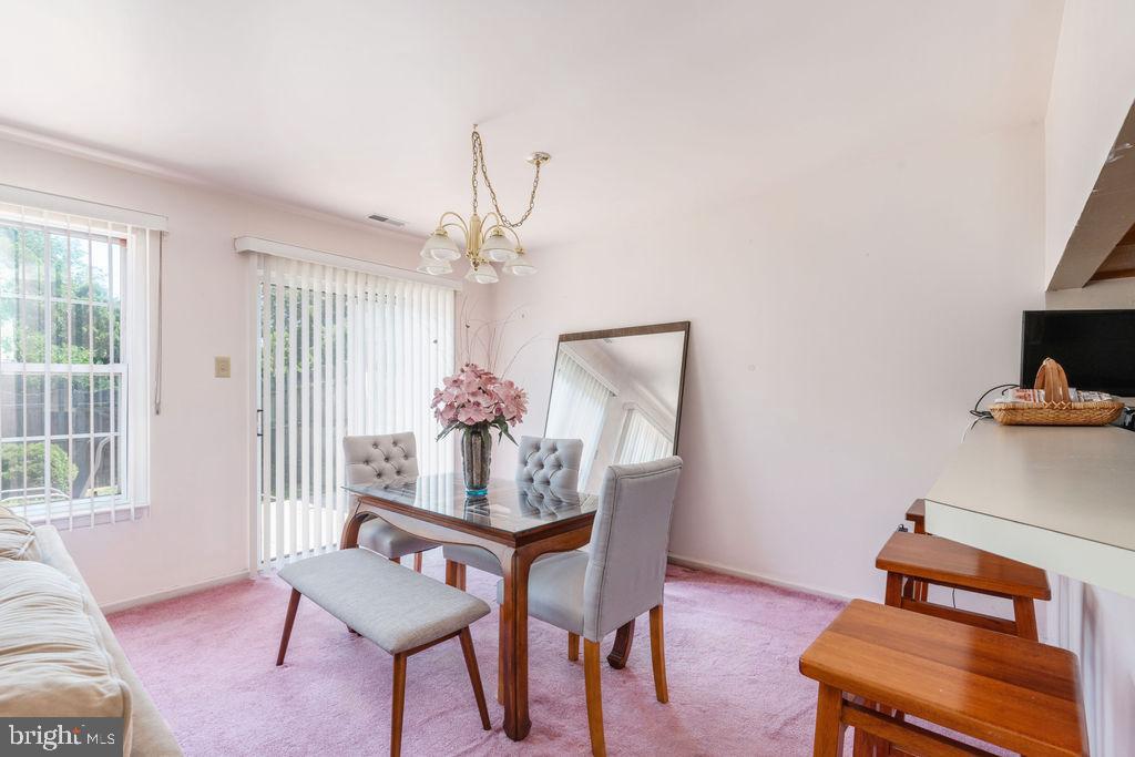 28 Theo Ct