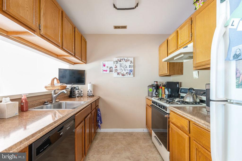 28 Theo Ct